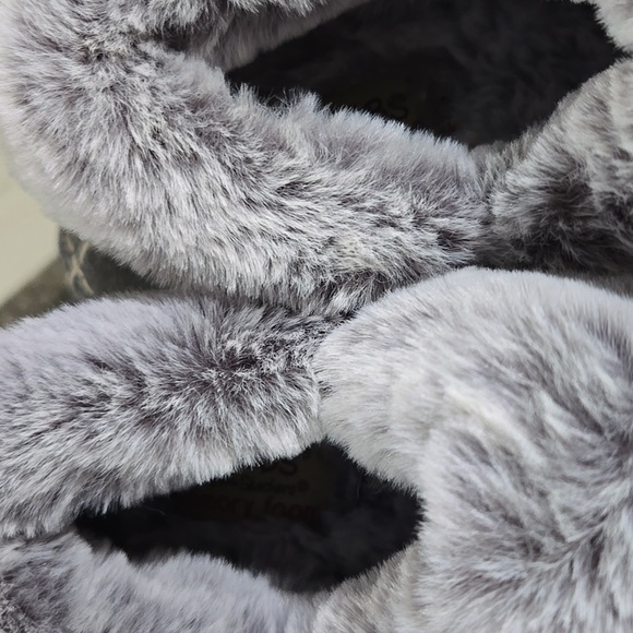 Bob's Cozy Women's Gray Faux-Fur Lined Slip-On Slippers, Size 8 - Picture 4 of 5